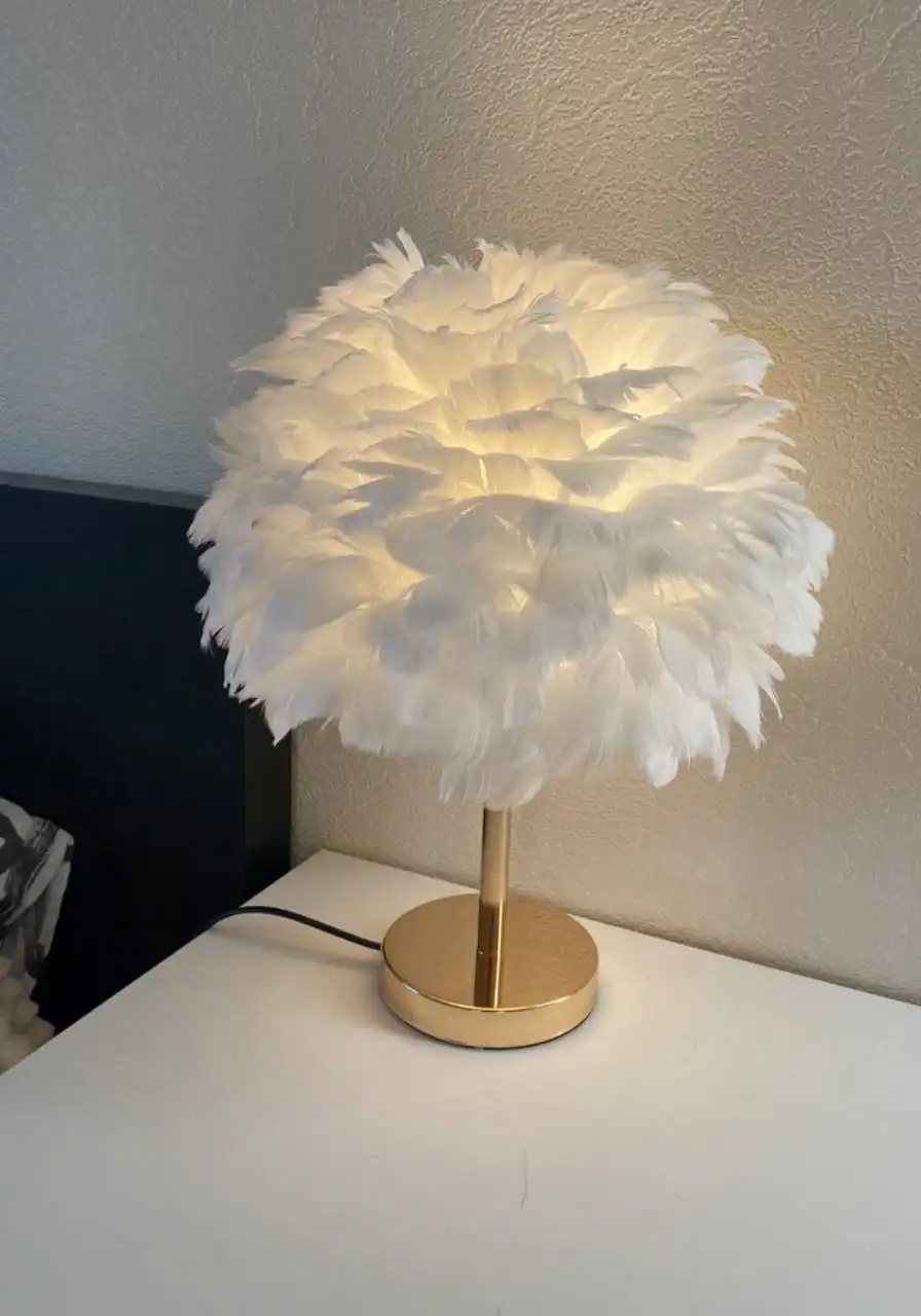Настольная лампа с перьями