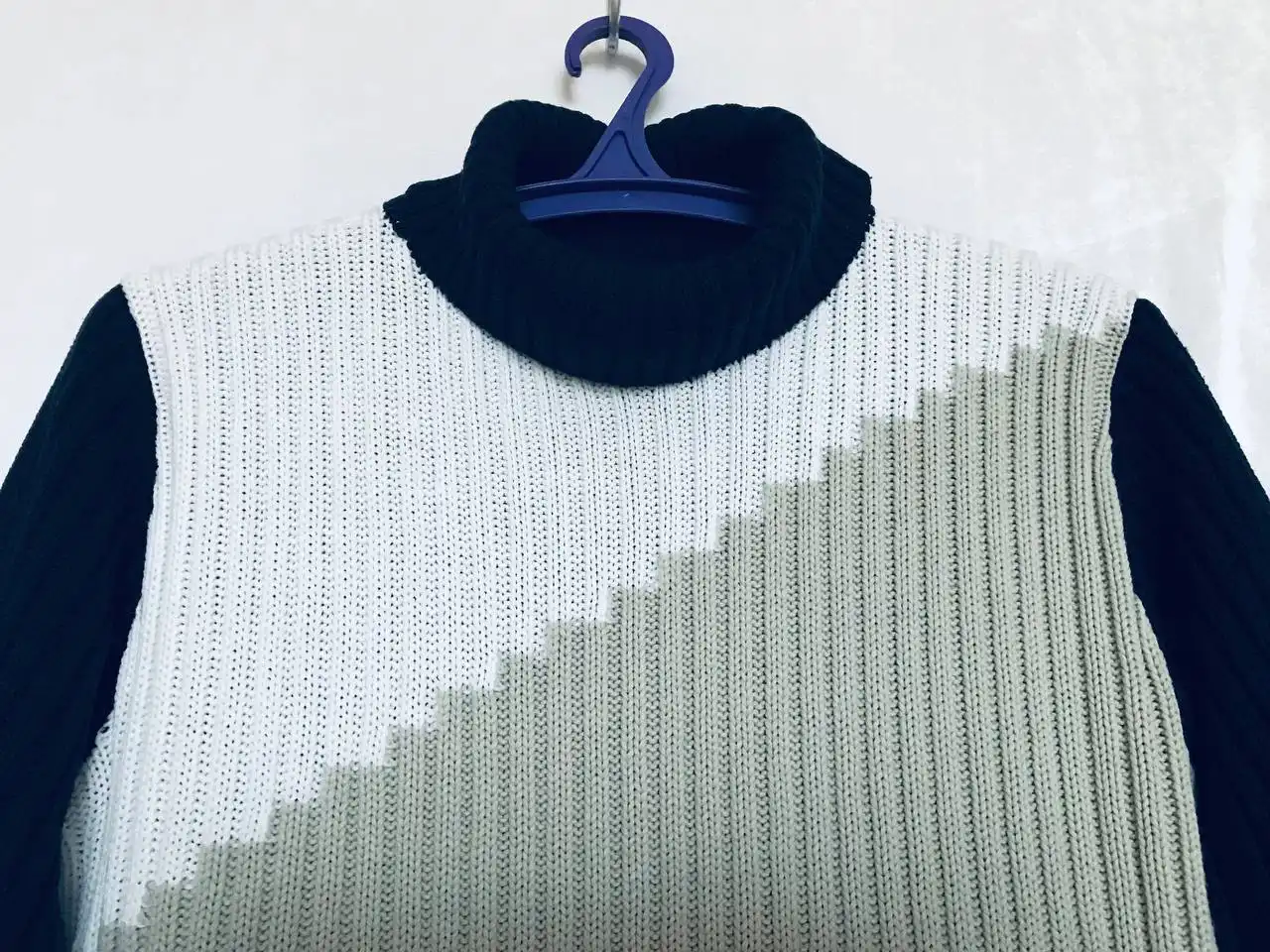 Трикотажная кофта темно-синего цвета размер 46-48