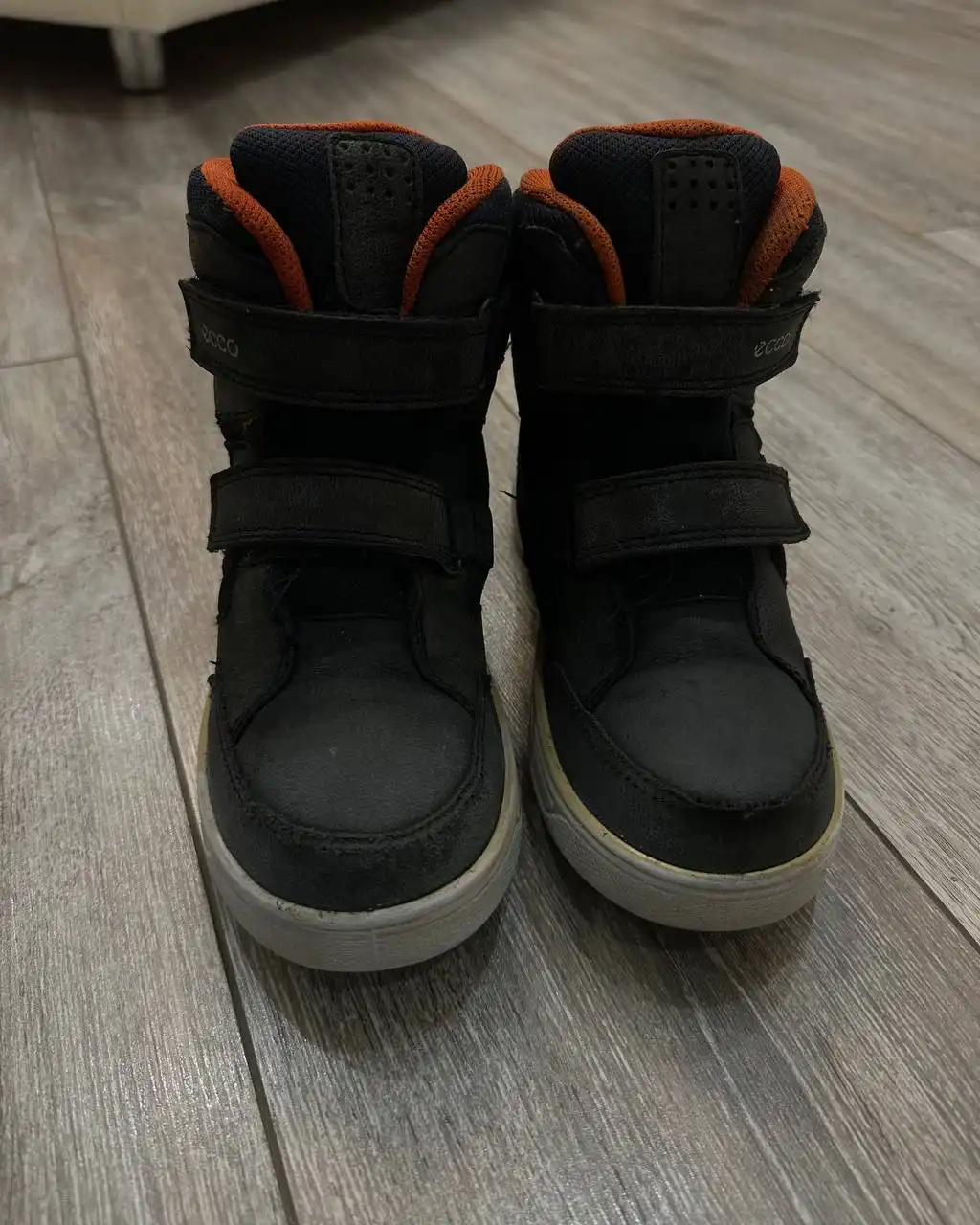 Продаются зимние ботинки Ecco темно-синего цвета размер 34