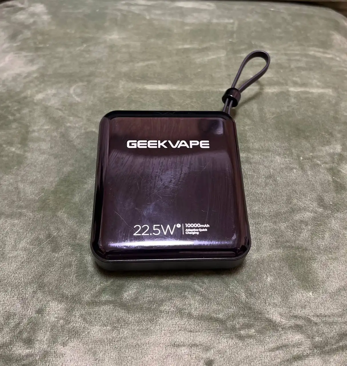 Повербанк 10.000 мАч с 3 встроенными шнурами