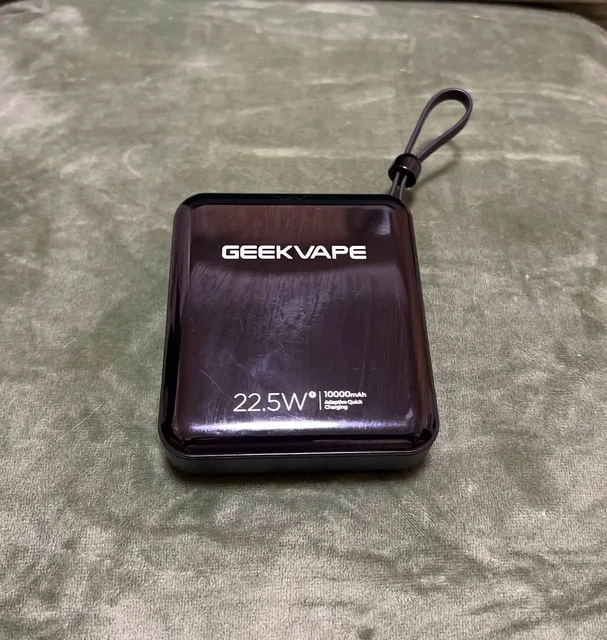 Повербанк 10.000 мАч с 3 встроенными шнурами - Электроника в Москва