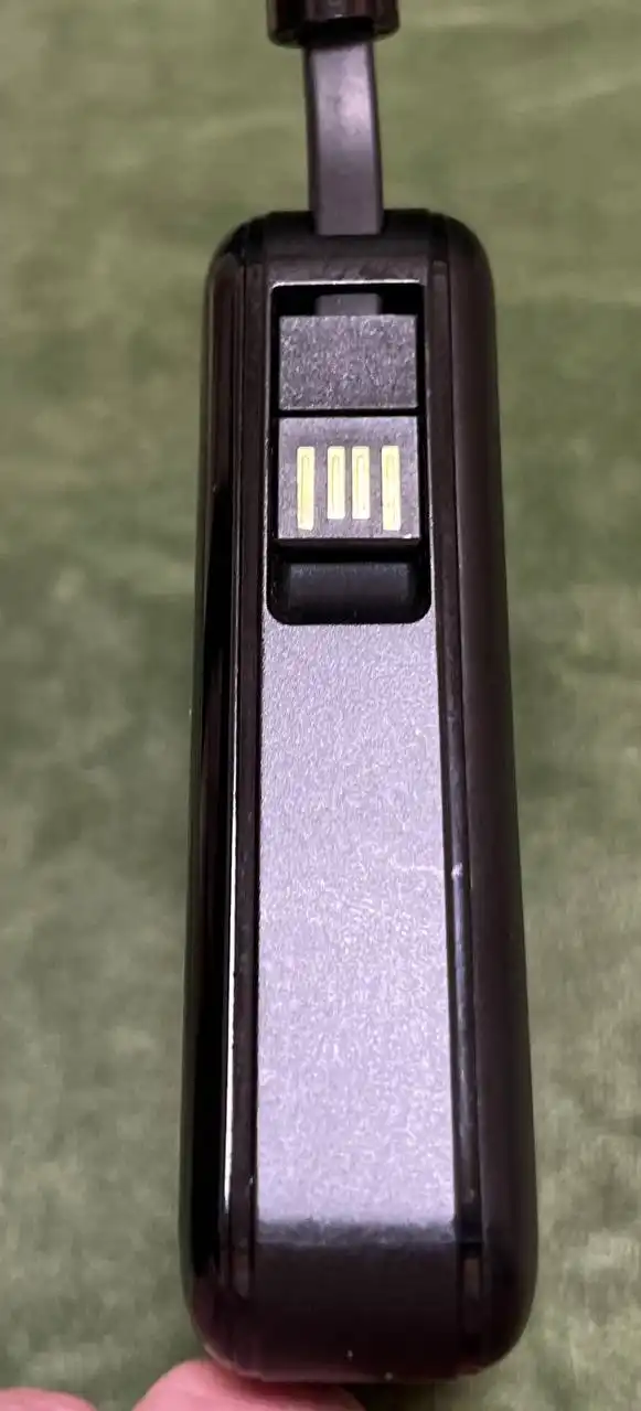 Повербанк 10.000 мАч с 3 встроенными шнурами