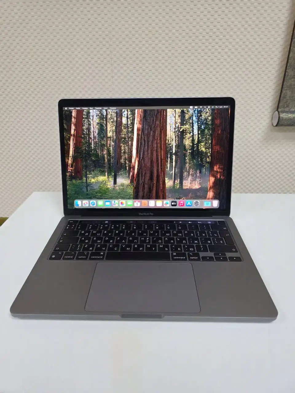 Macbook PRO 13 2020 M1 в идеальном состоянии с чехлом