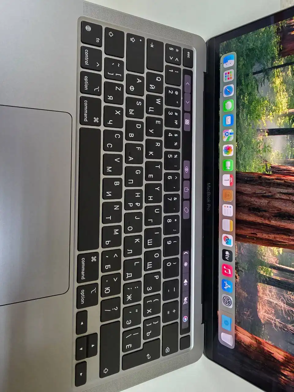 Macbook PRO 13 2020 M1 в идеальном состоянии с чехлом
