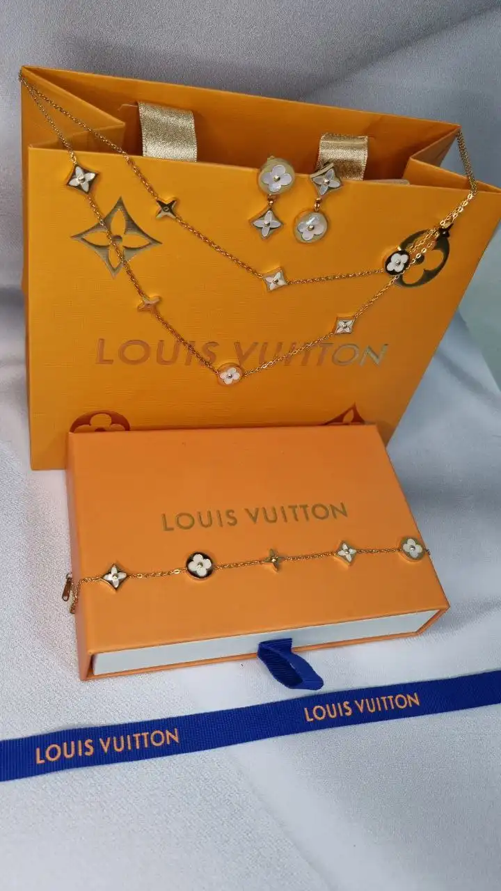 Комплект Louis Vuitton для подарка