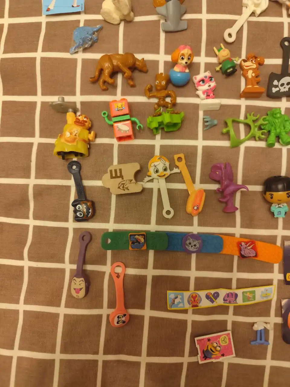 Детские игрушки: Скрепыши, Киндеры, прилипалы, магниты Ростишки