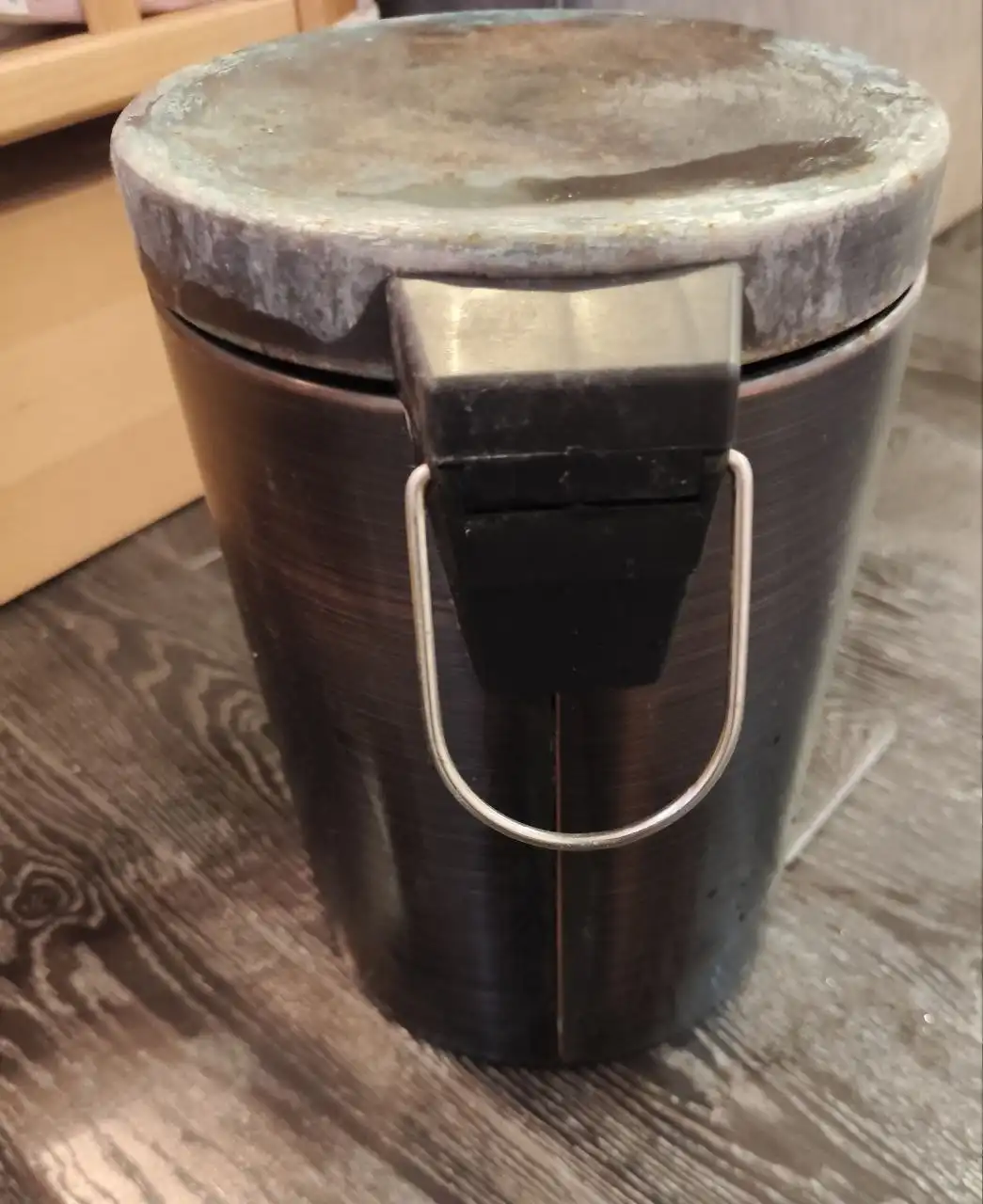 Мусорное ведро с педалью на 5 литров