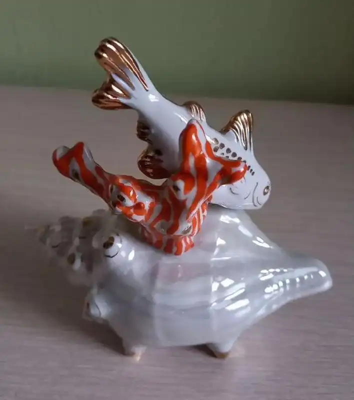 Статуэтка-пепельница 'Ракушка с рыбкой' Дулёвский фарфор