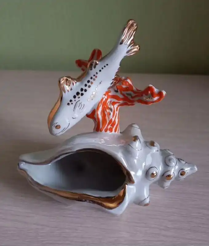 Статуэтка-пепельница 'Ракушка с рыбкой' Дулёвский фарфор