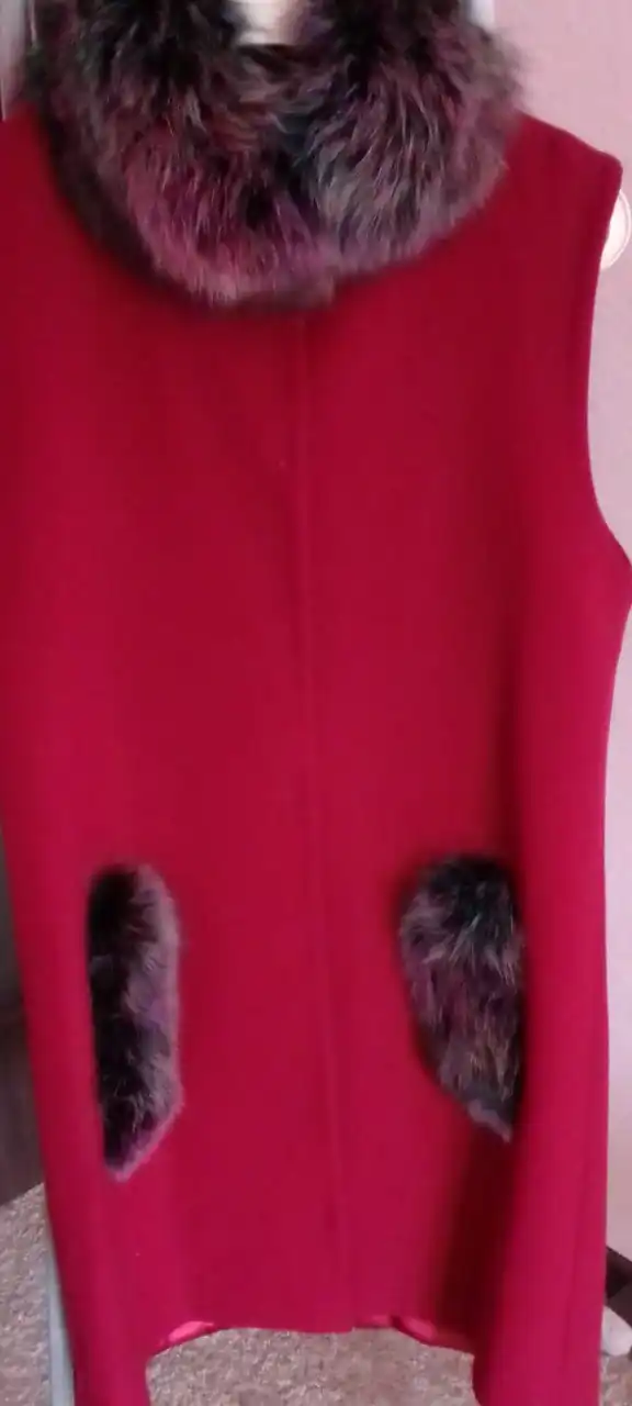 Жилетка с натуральным мехом, Италия, размер М