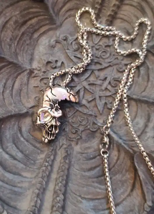 Кулон на цепочке