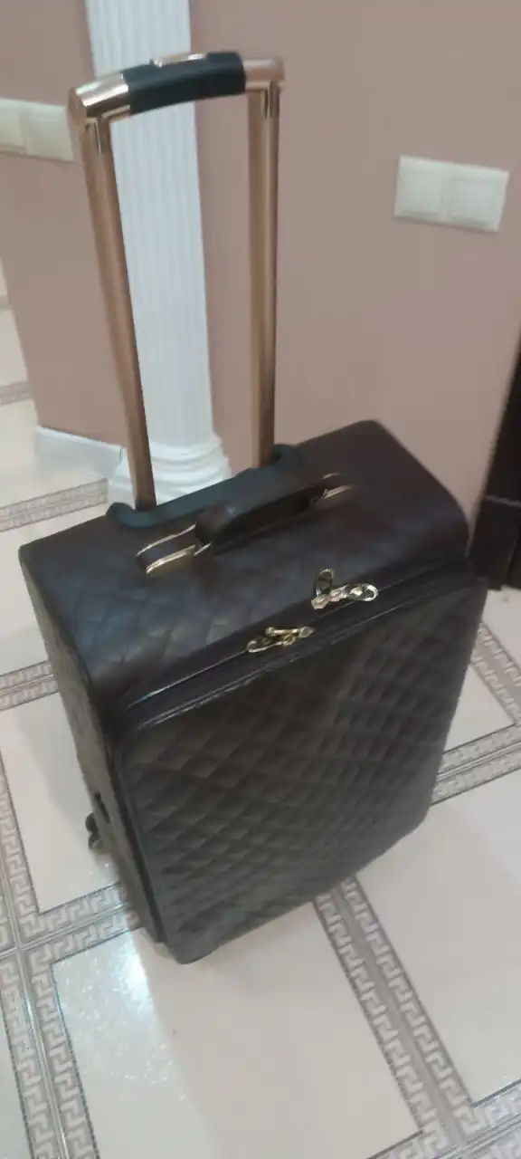 Большой вместительный чемодан