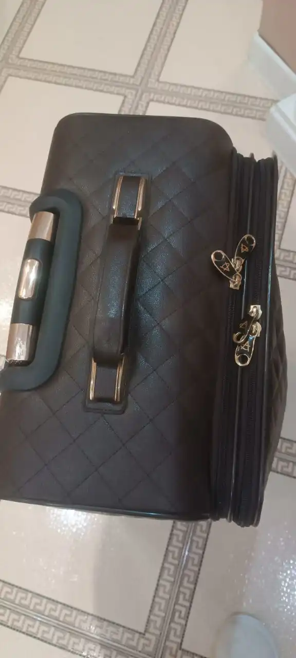 Большой вместительный чемодан