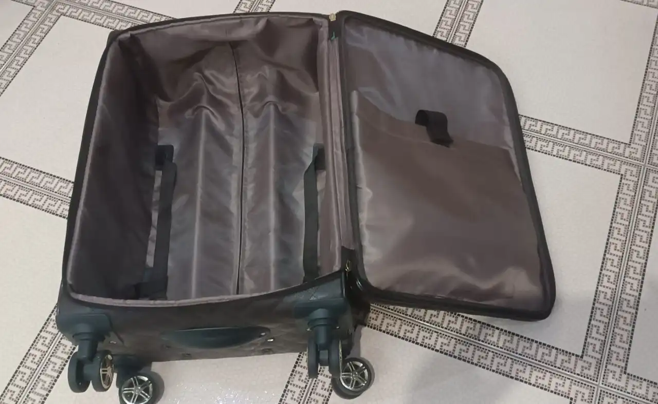 Большой вместительный чемодан