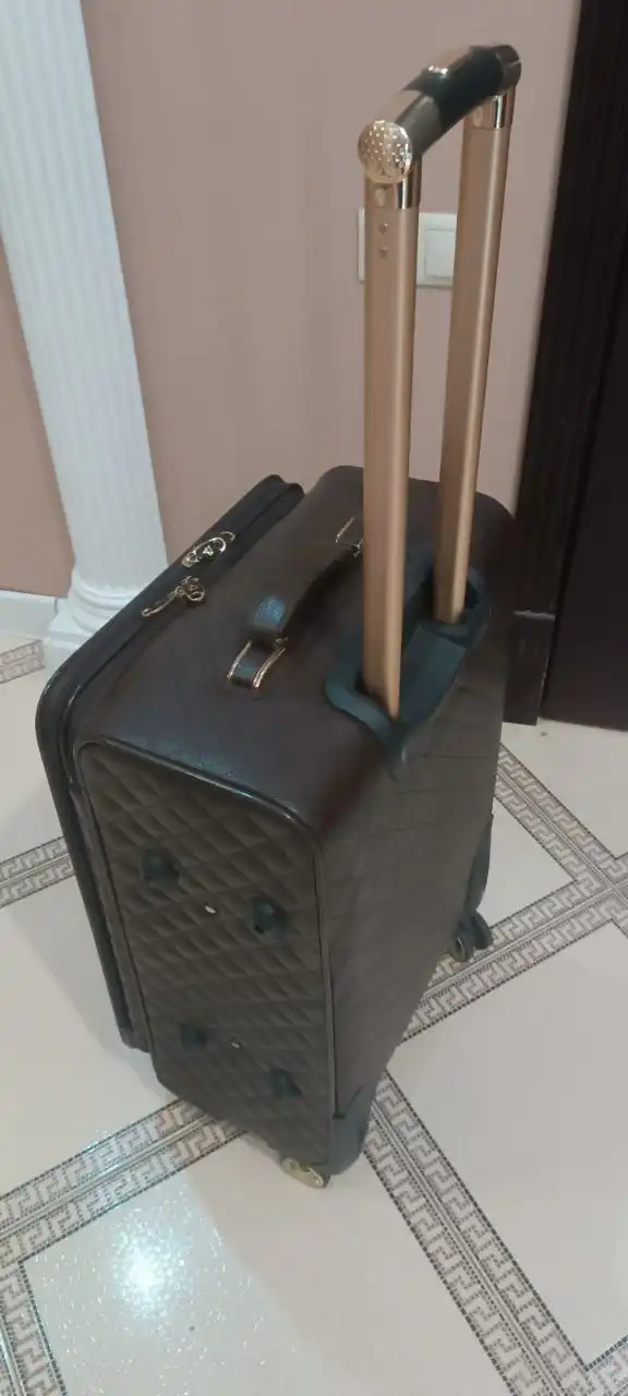 Большой вместительный чемодан