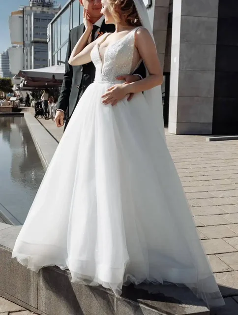 Свадебное платье с расшитым корсетом и фатой - Одежда в Москва