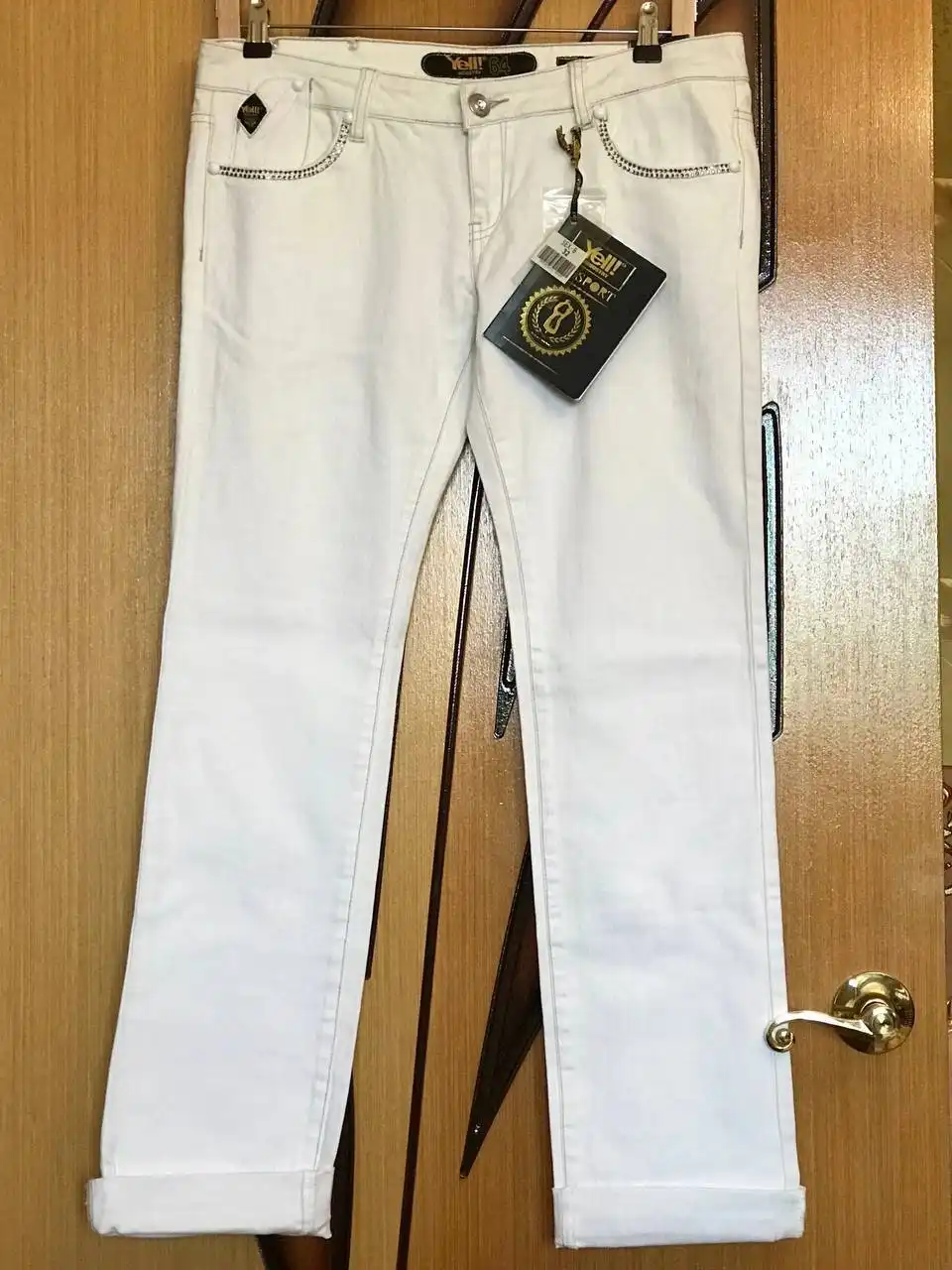 Джинсы белые Yell новые с низкой посадкой - Джинсы (Одежда) в Москва