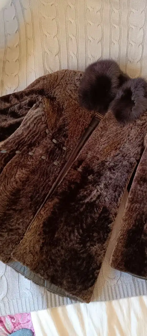 Продажа элегантного полупальто из мутона с кожаной отделкой - Верхняя одежда в Москва