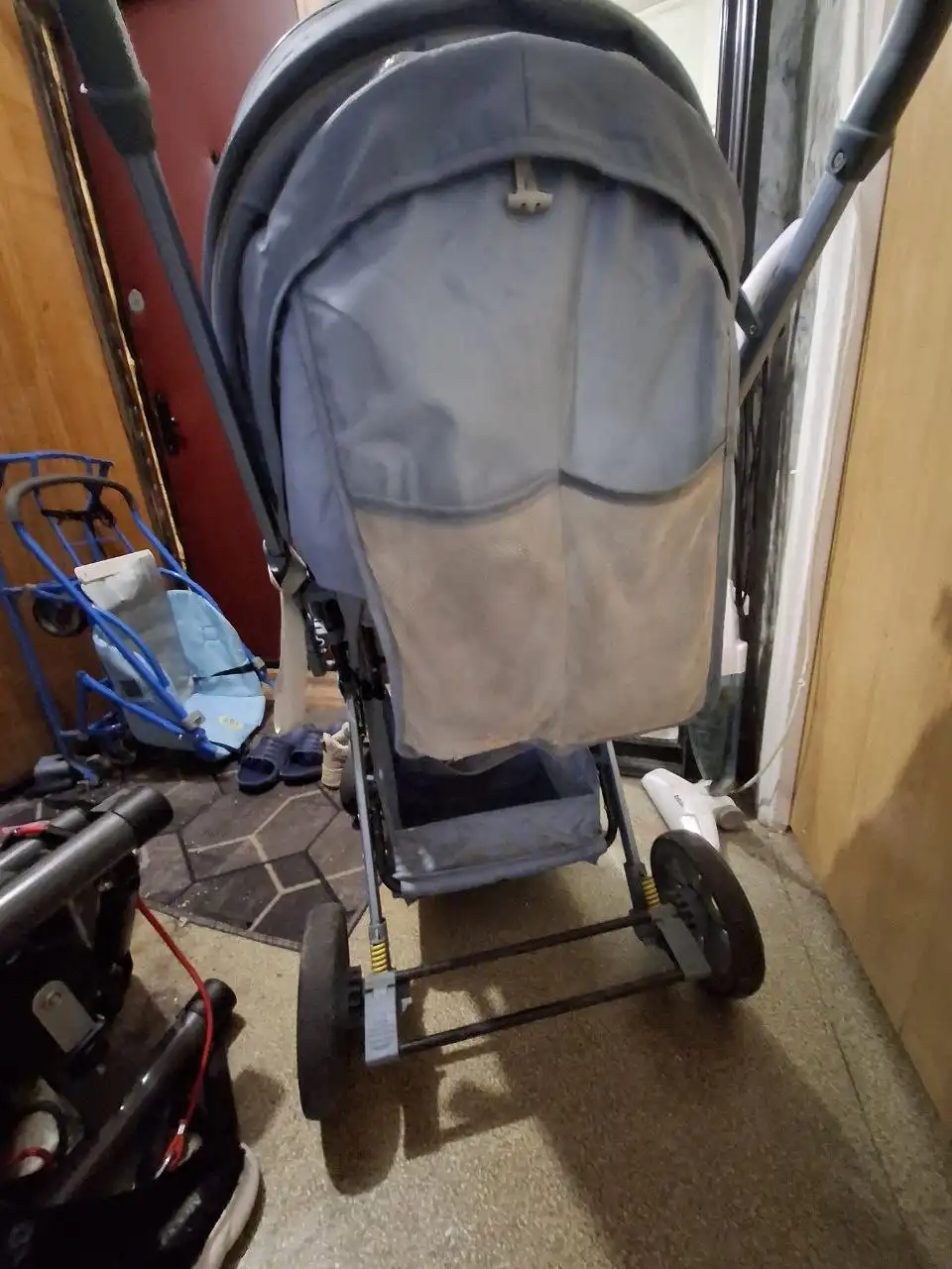 Прогулочная коляска в отличном состоянии - Коляски (Товары для детей) в Москва