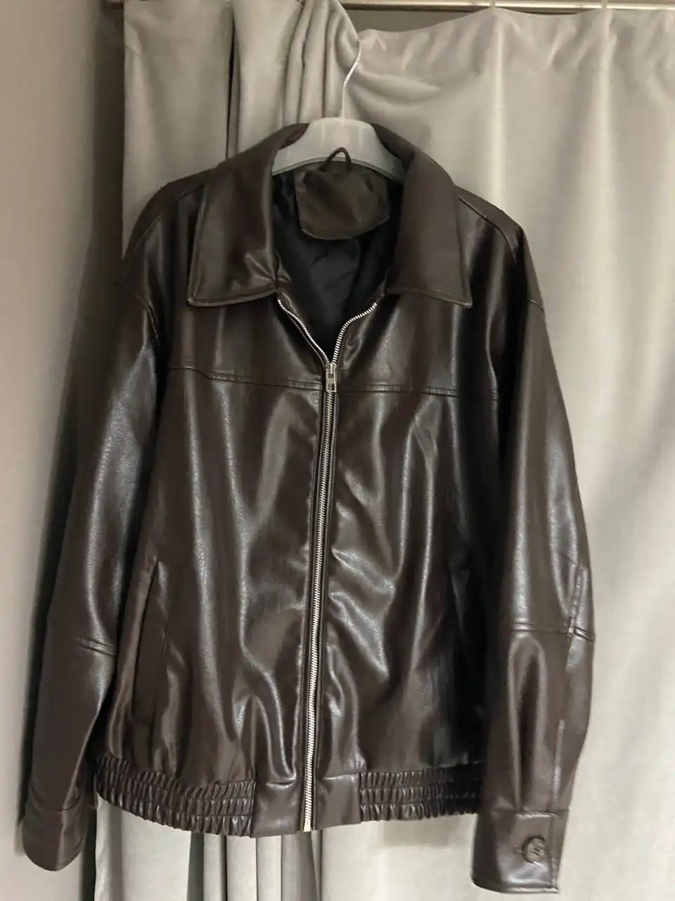 Кожаный бомбер оверсайз размер М - Верхняя одежда (Одежда) в Москва