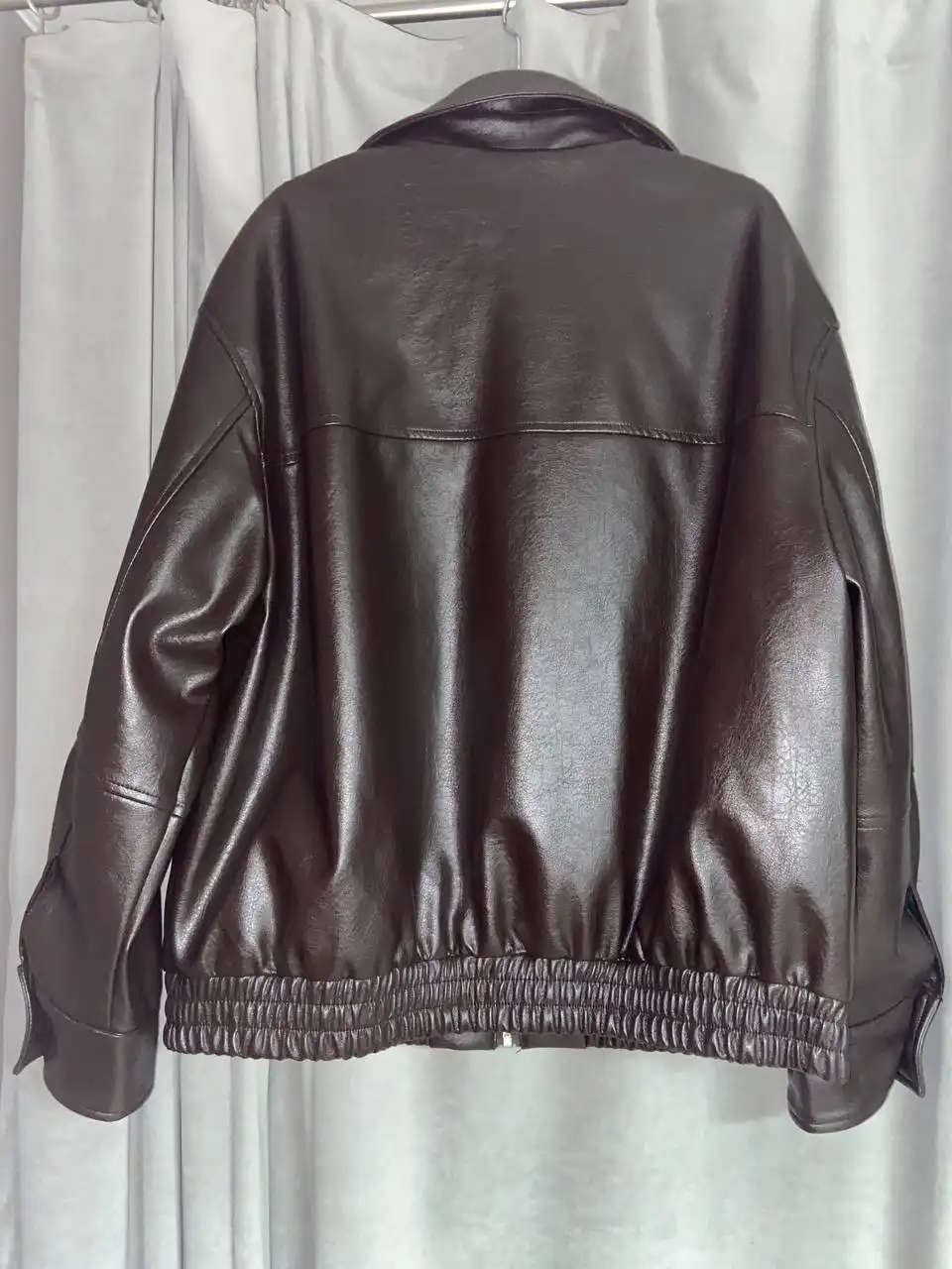 Кожаный бомбер оверсайз размер М - Верхняя одежда (Одежда) в Москва