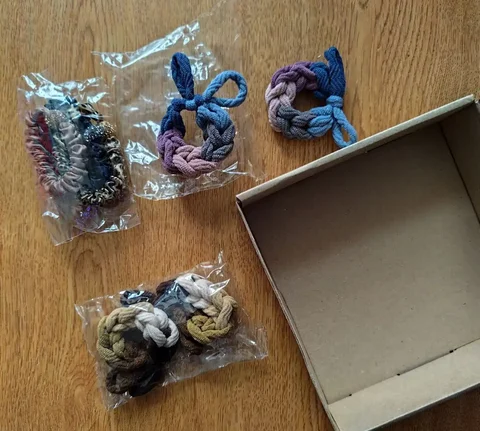 Набор резинок для волос - Банковские карты в Москва