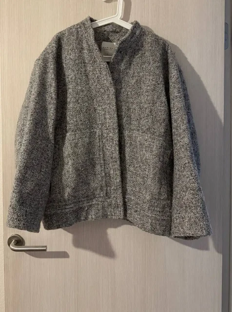 Куртка в отличном состоянии M-L - Банковские карты в Москва