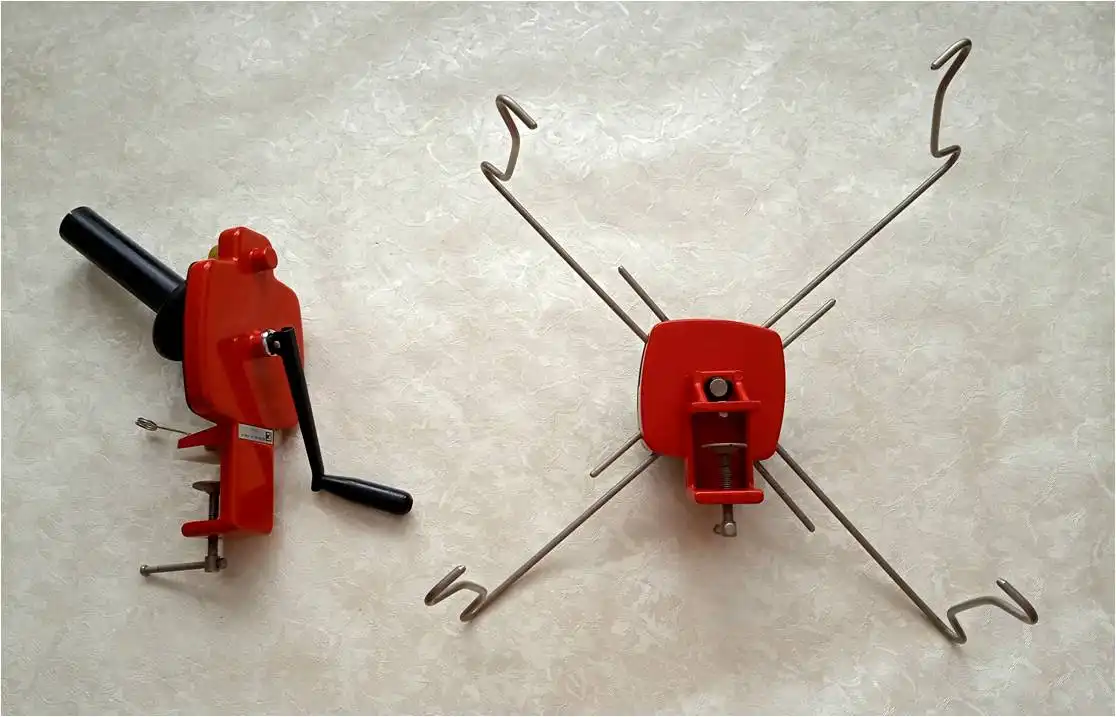 Устройство для перемотки пряжи в клубок - Рукоделие (Хобби и отдых) в Москва