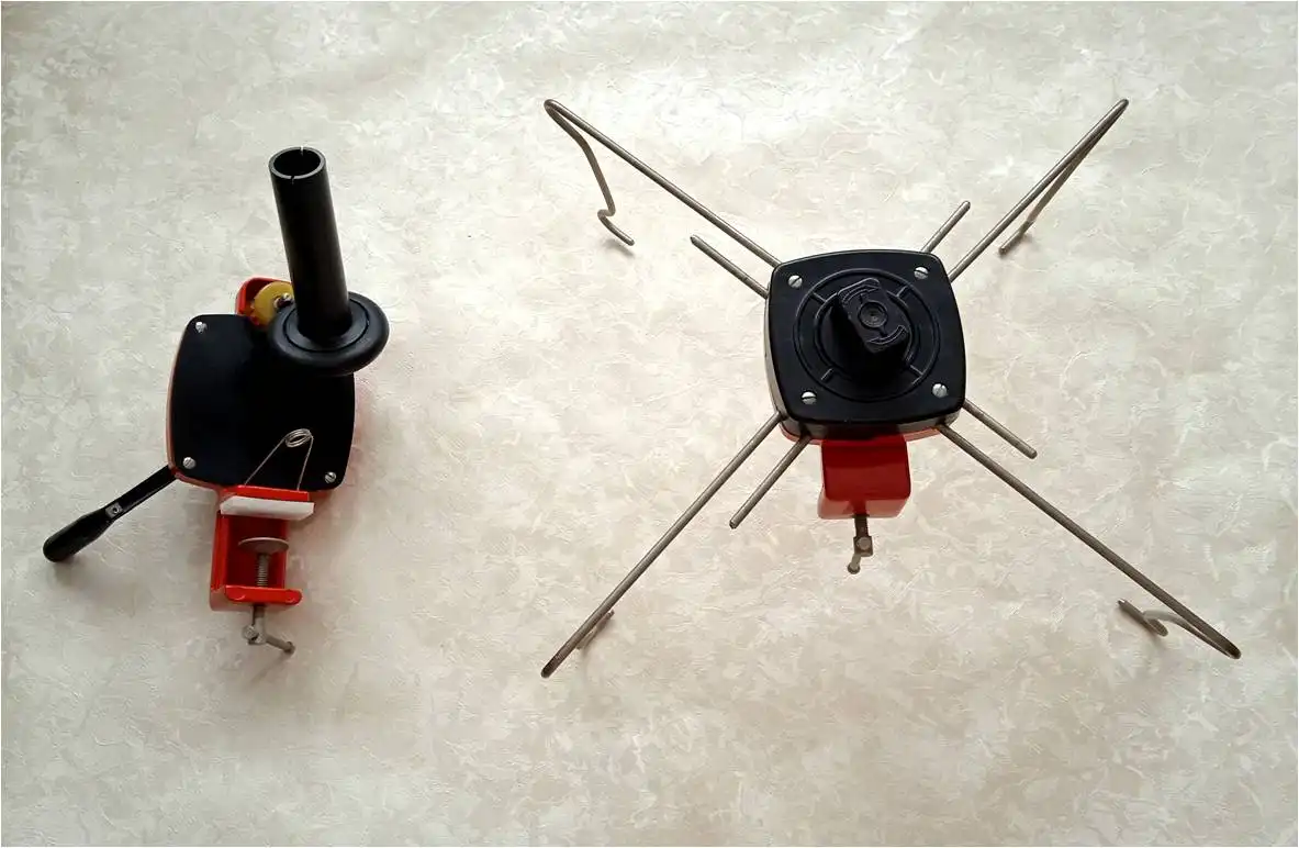 Устройство для перемотки пряжи в клубок - Рукоделие (Хобби и отдых) в Москва