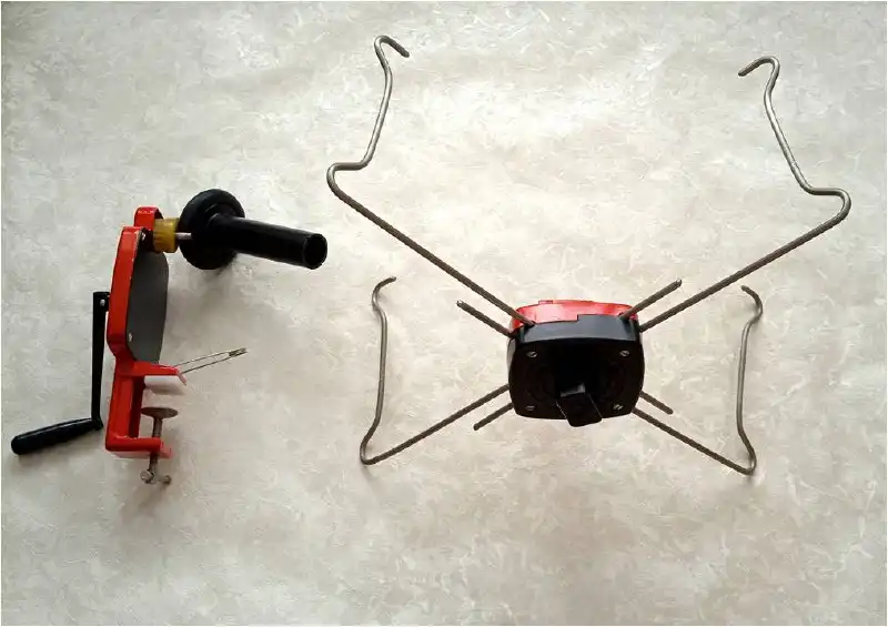 Устройство для перемотки пряжи в клубок - Рукоделие (Хобби и отдых) в Москва