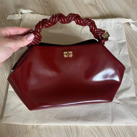 Продам сумку Ganni - Костюмы в Москва