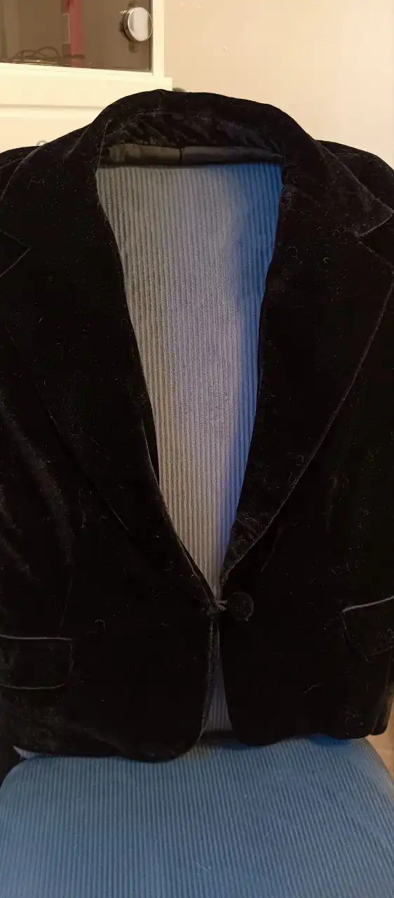 Женский костюм из черного бархата размер 46-48 - Женская одежда (Одежда) в Москва