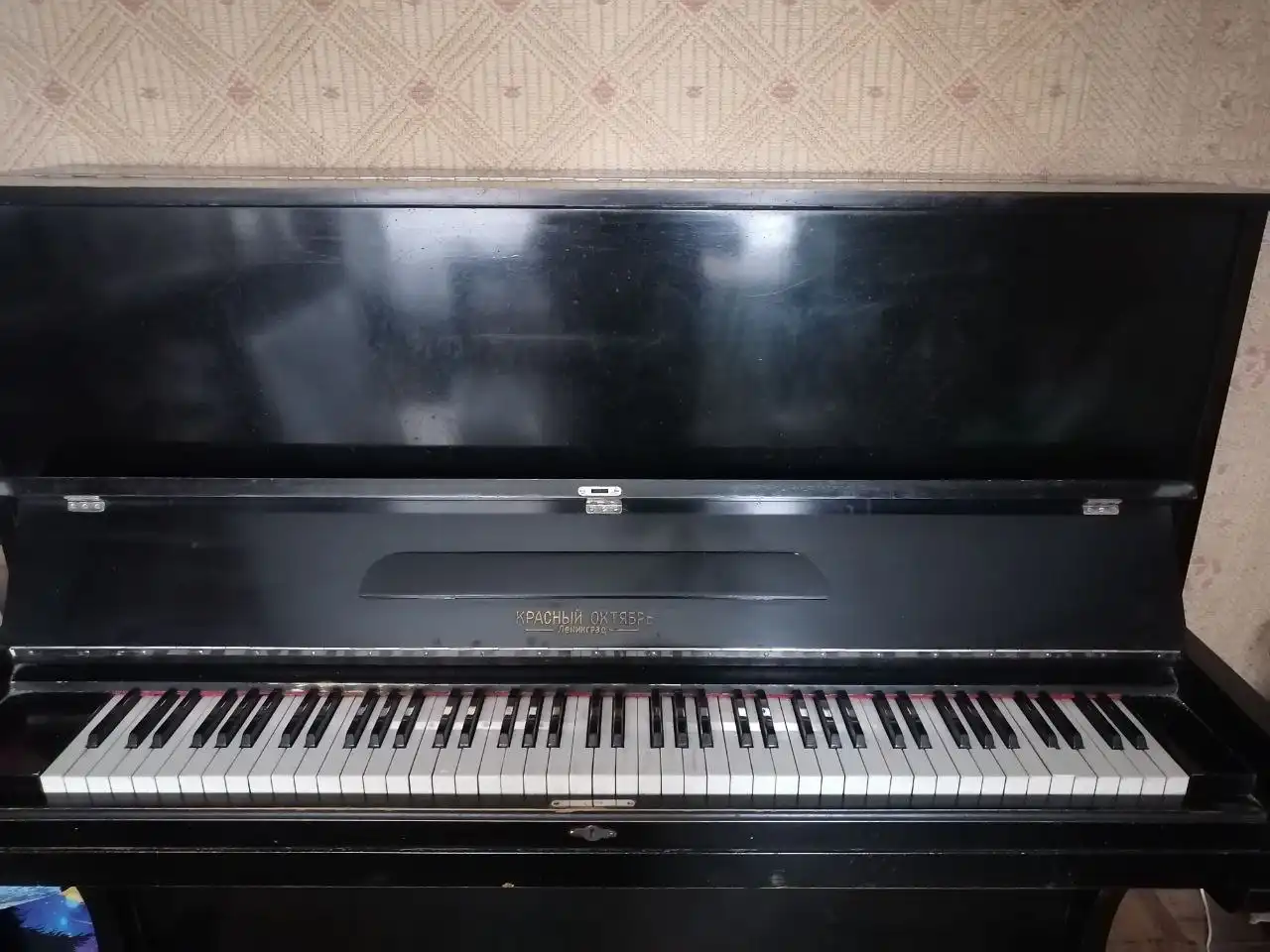 Пианино Красный Октябрь 1951 года - Музыкальные инструменты (Барахолка) в Москва