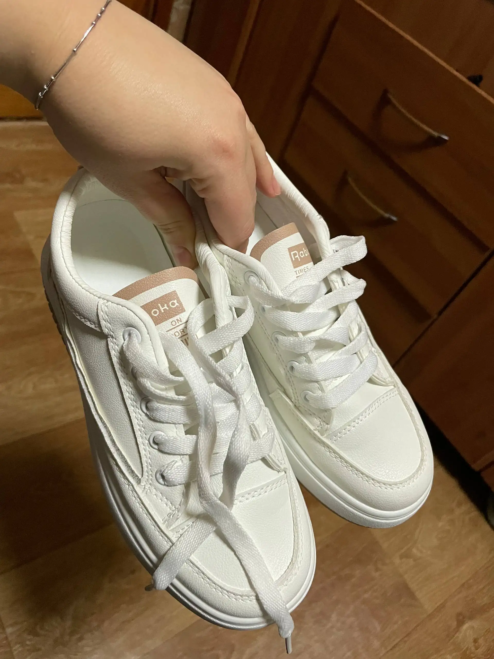 Новые кроссовки 36-37 размера в Ясенево - Обувь (Одежда) в Москва