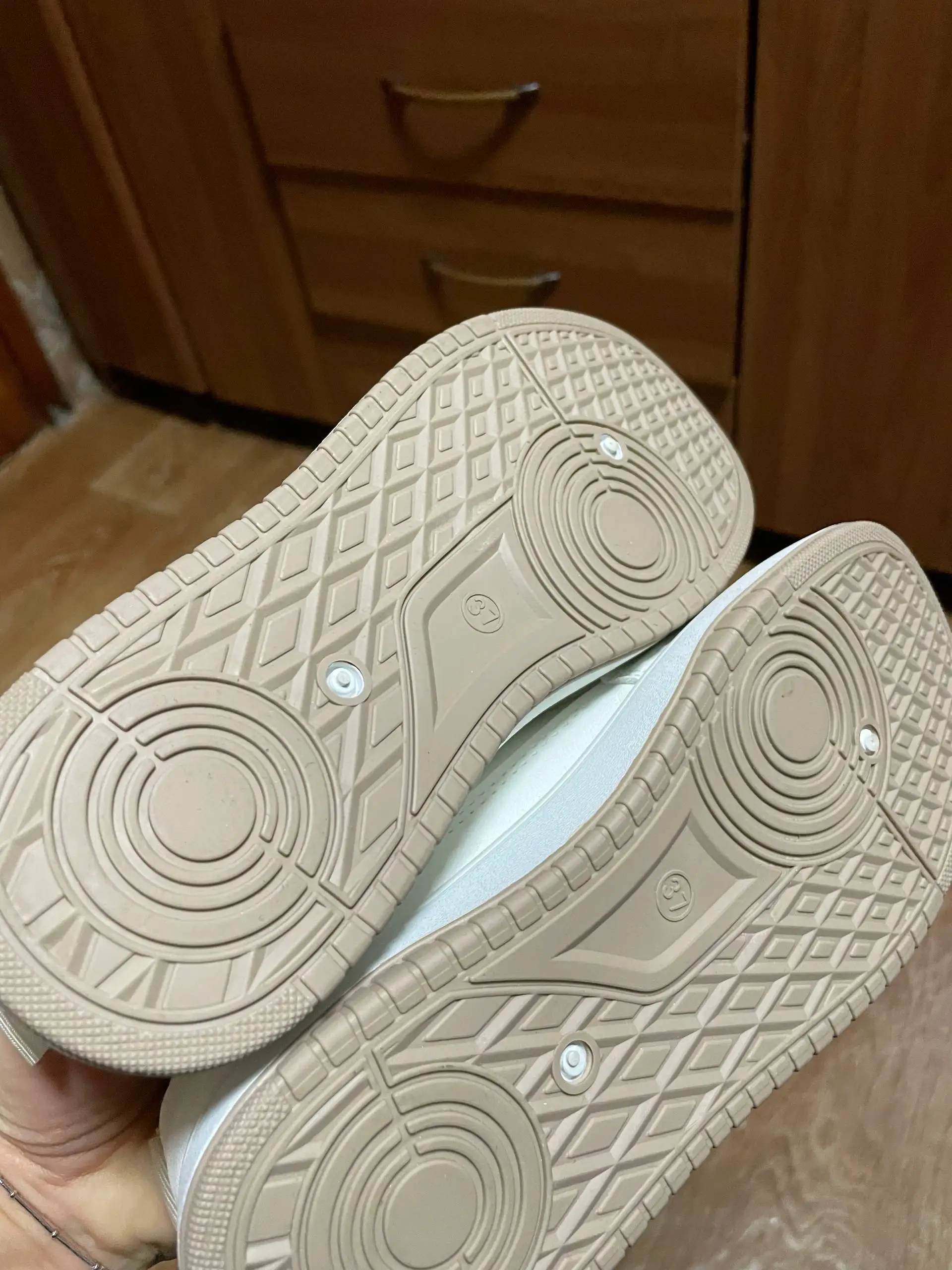 Новые кроссовки 36-37 размера в Ясенево - Обувь (Одежда) в Москва