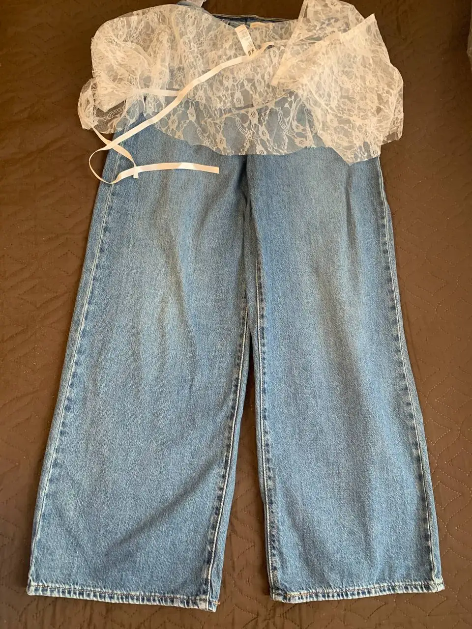 Levi’s оригинал 25 размер с кружевом из HM - Джинсы (Одежда) в Москва