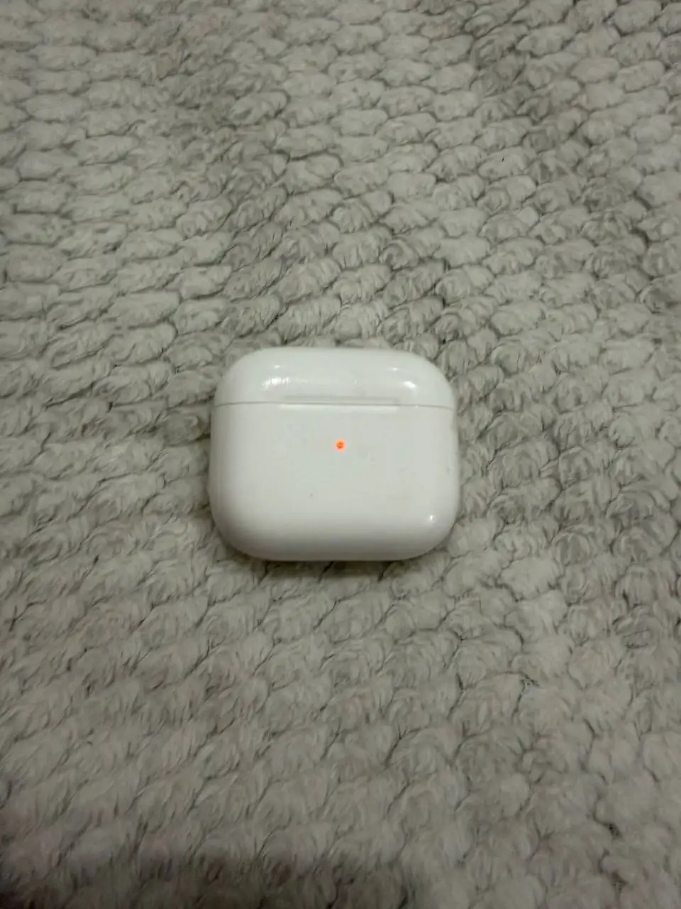 Продаю оригинальный кейс AirPods 3 - Аксессуары для наушников (Электроника) в Москва