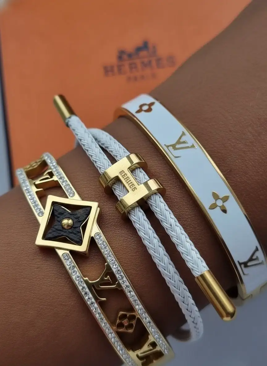 Ювелирные украшения: браслеты, серьги, подвески - Ювелирные украшения (Барахолка) в Москва