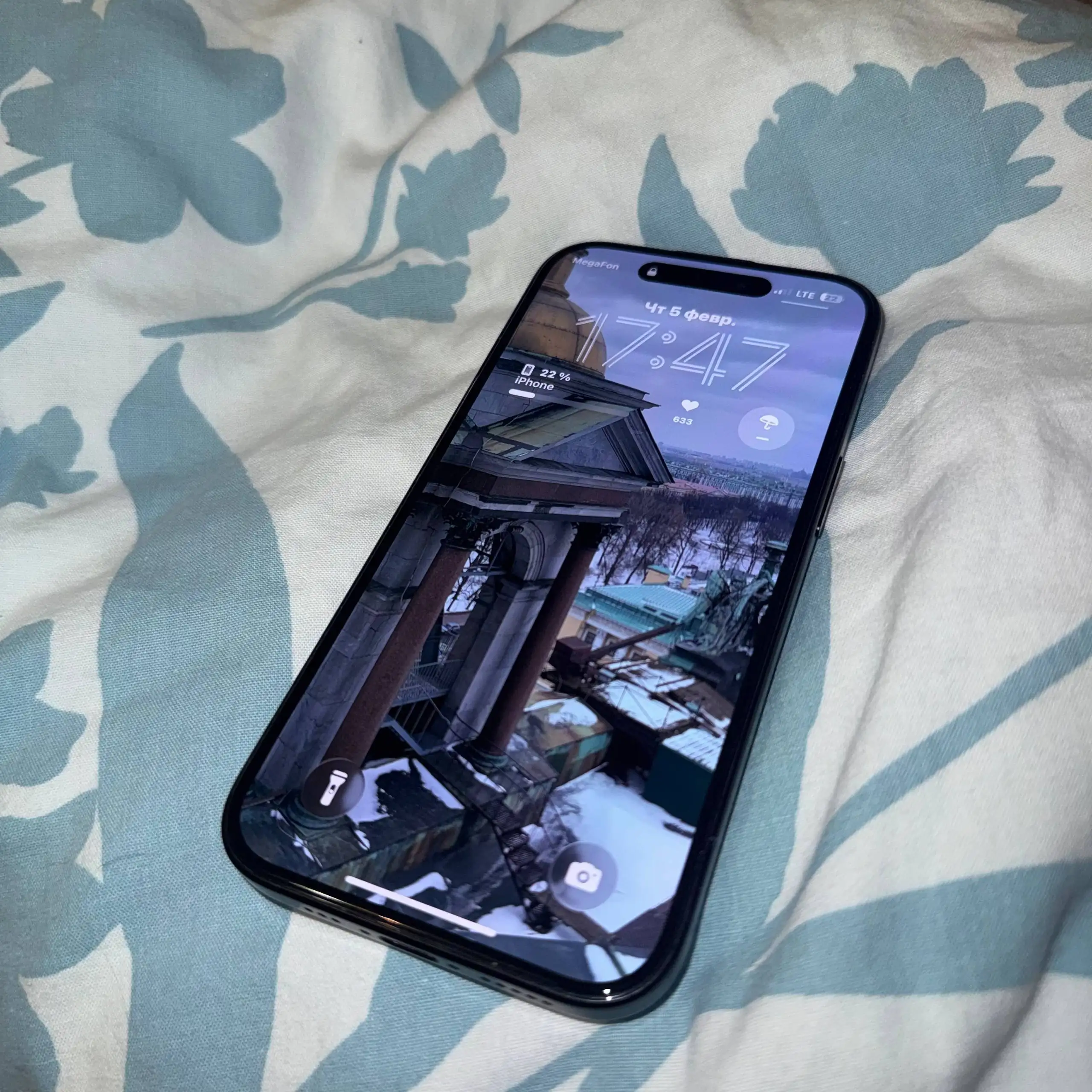 iPhone 15 128GB с царапинами - Смартфоны (Электроника) в Москва