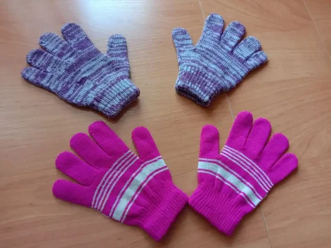 Две пары детских перчаток для младшего школьного и старшего садовского возраста - Товары для детей в Москва
