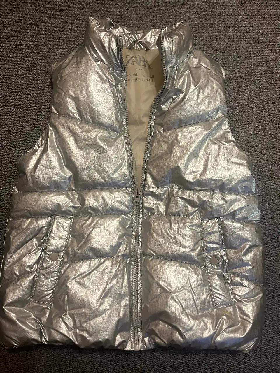 Утепленная жилетка Zara 9-10 140 см - Верхняя одежда (Одежда) в Москва