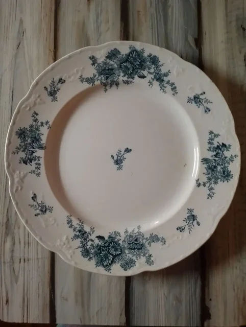 Продам тарелку автор Кузнецова - Косметика и парфюмерия в Москва