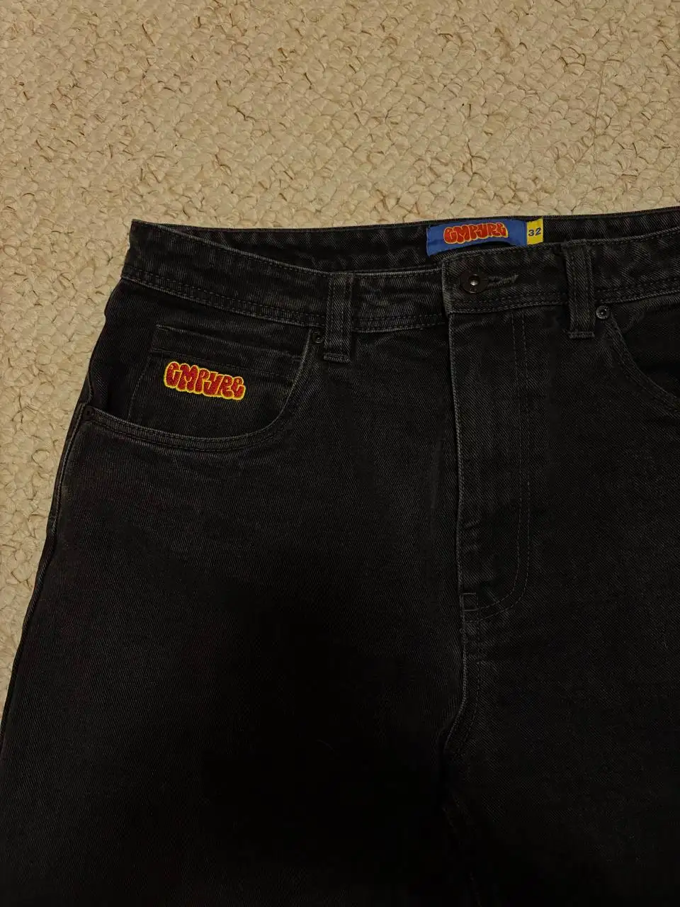 Джинсы америка р.32 и футболка levis оригинал - Джинсы и футболки (Одежда) в Москва