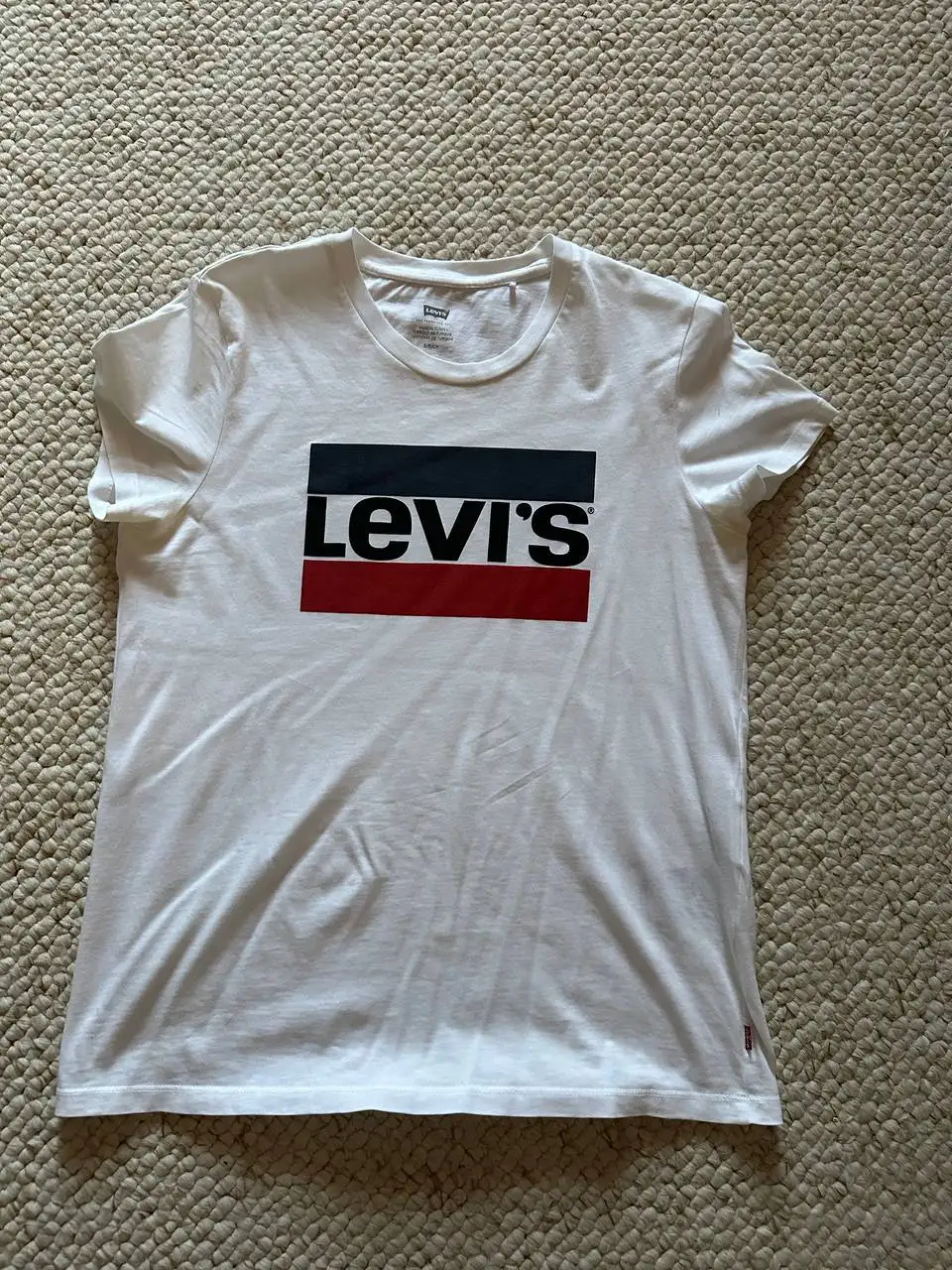 Джинсы америка р.32 и футболка levis оригинал - Джинсы и футболки (Одежда) в Москва