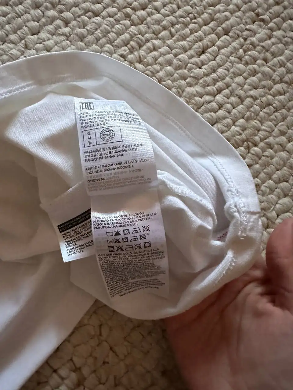 Джинсы америка р.32 и футболка levis оригинал - Джинсы и футболки (Одежда) в Москва