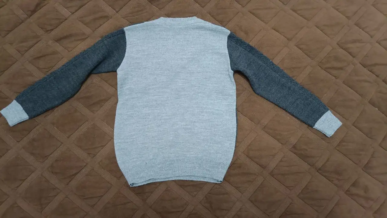 Свитер серый на 5-6 лет - Детская одежда (Одежда) в Москва