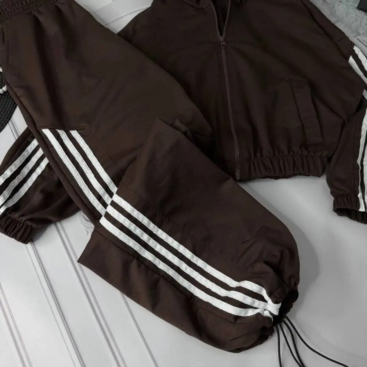 Теплый спортивный костюм с лампасами - Спортивная одежда (Одежда) в Москва