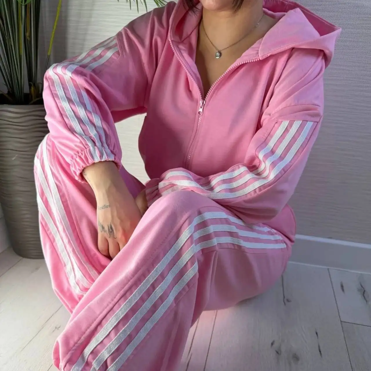 Теплый спортивный костюм с лампасами - Спортивная одежда (Одежда) в Москва