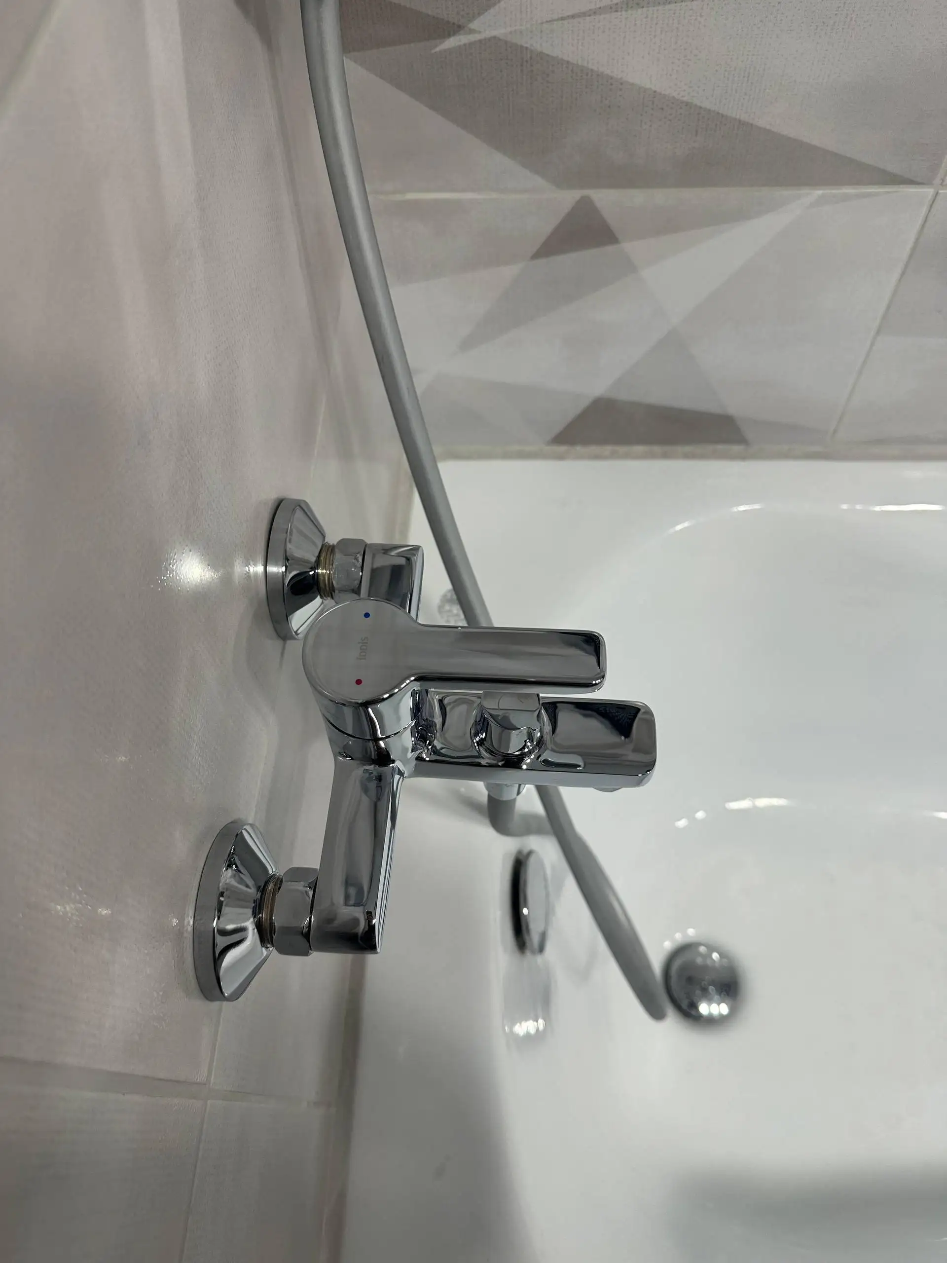 Смеситель для ванны Iddis Sena - Сантехника (Для дома и дачи) в Москва