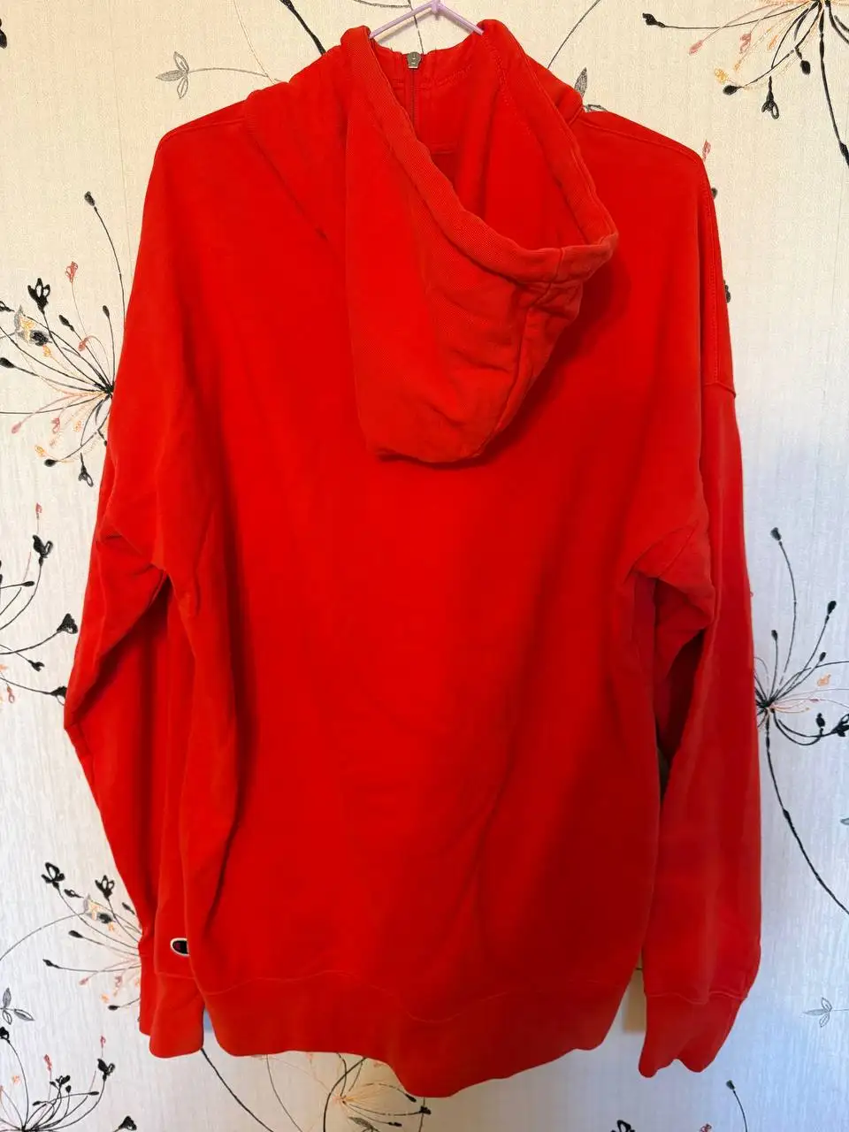 Худи Champion красного цвета размер L/XL - Худи/толстовки (Одежда) в Москва